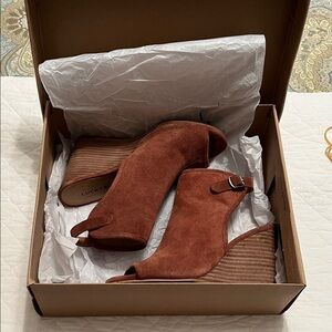 Lucky Brand Women's Brown Suede Wedges - size 6 1/2